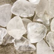 Mäekristall poleeritud kivi