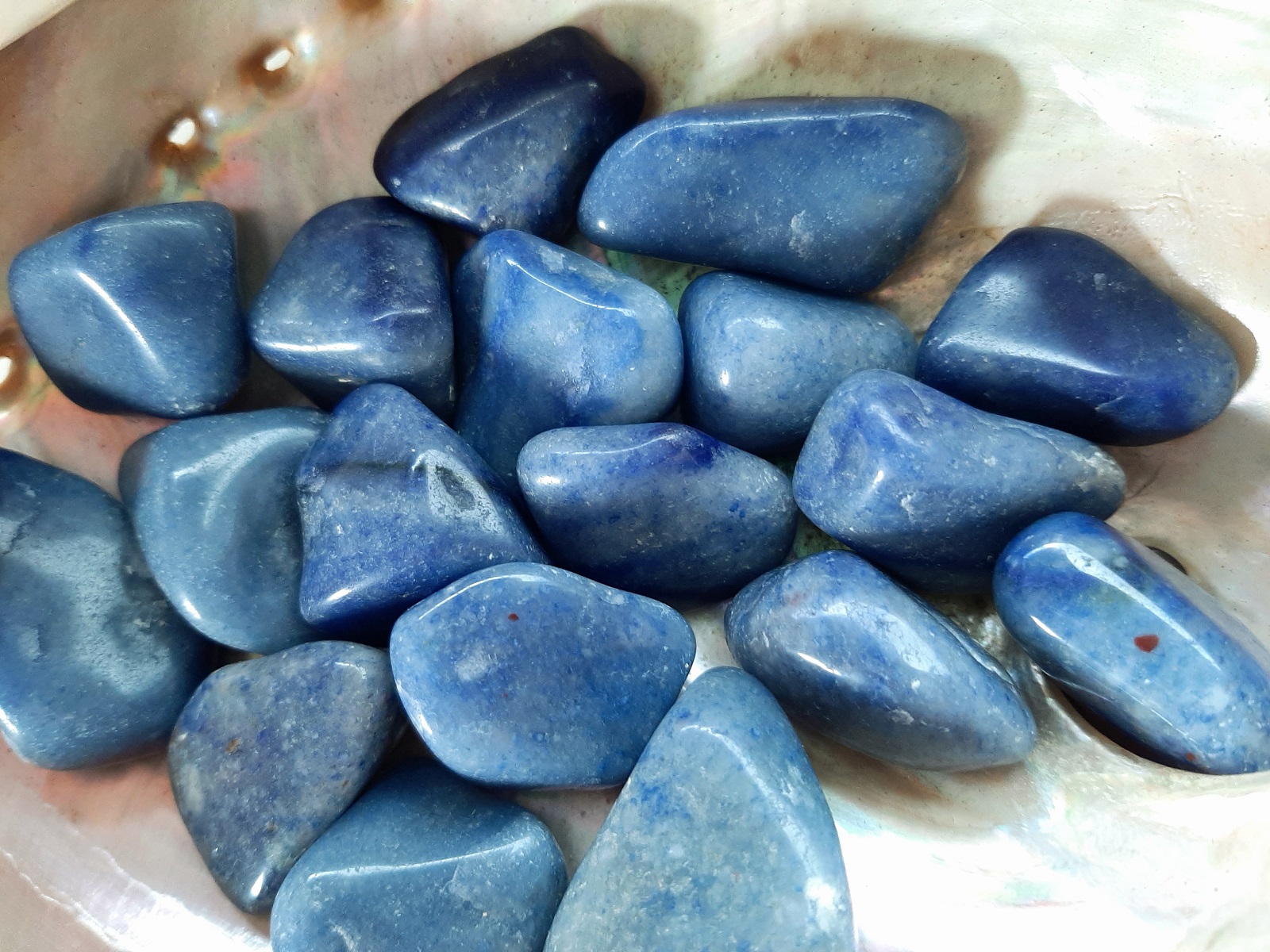 Sinine kvarts poleeritud kivi
