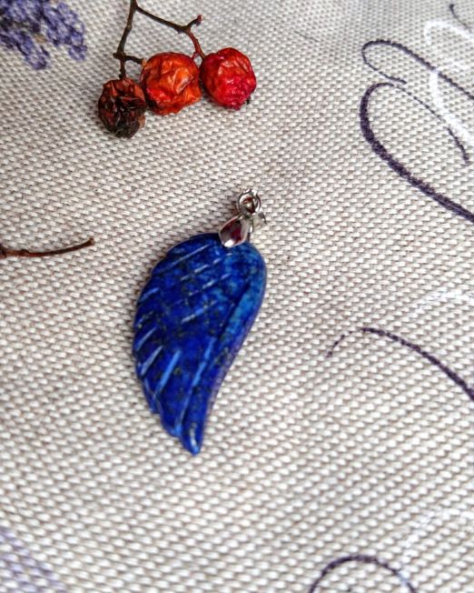 Lasuriit ehk Lapis Lazuli inglitiivakujuline ripats