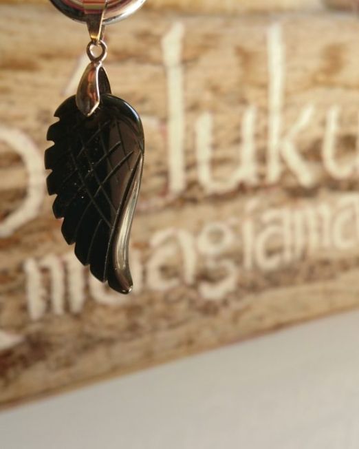 Must ahhaat inglitiivakujuline ripats