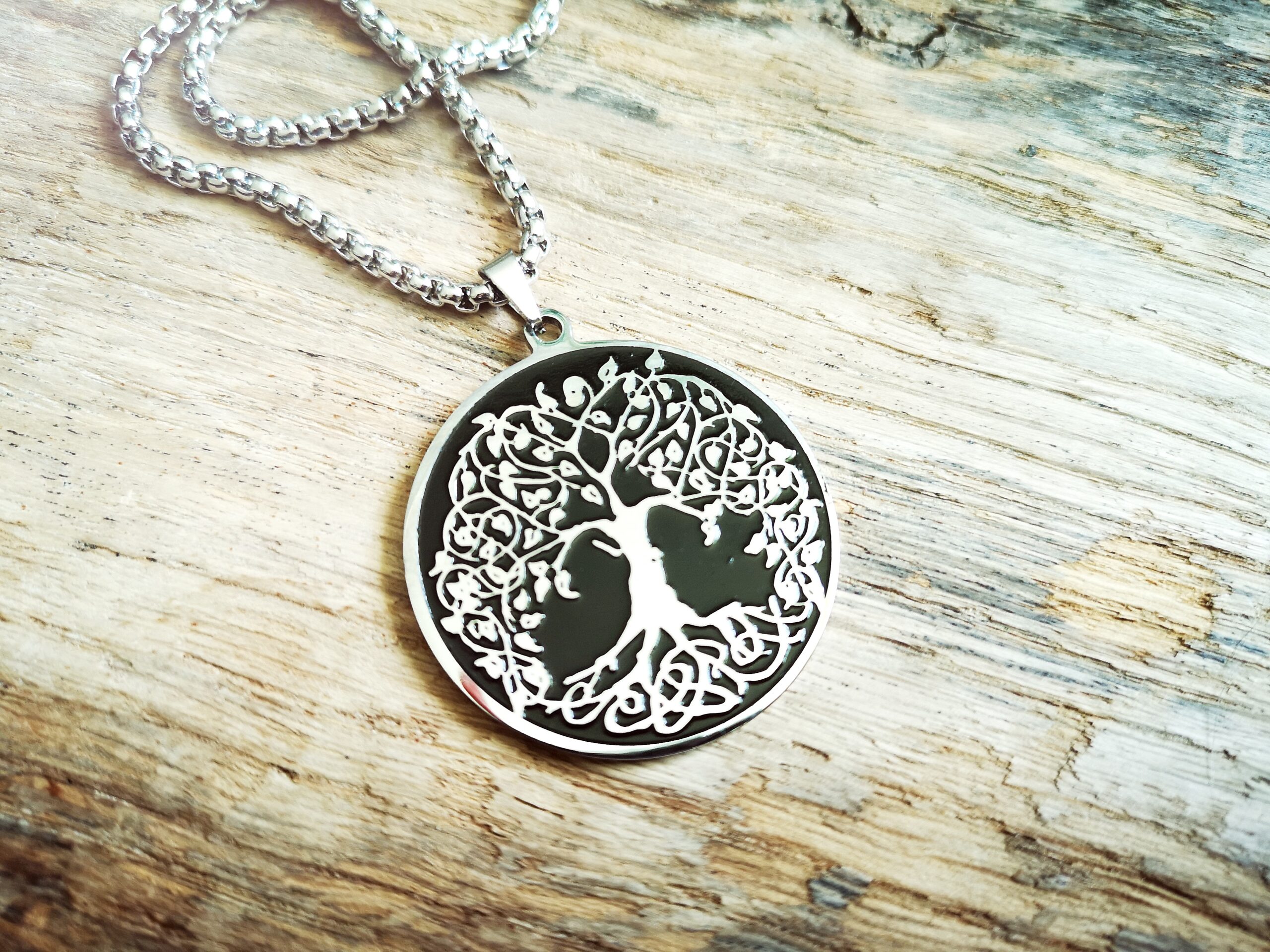 Hõbetatud medaljon “Elu Puu”