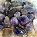 Ametüst poleeritud kivi