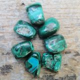 Malahhiit poleeritud kivi