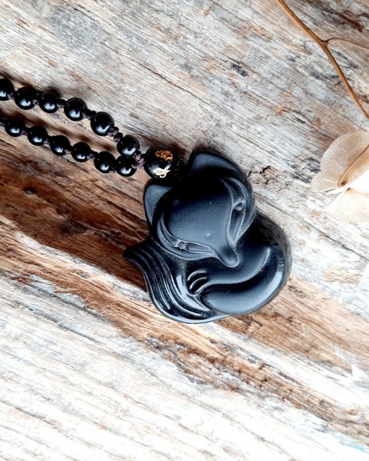 Mustast obsidiaanist müstiline ripats "Rebane" keega