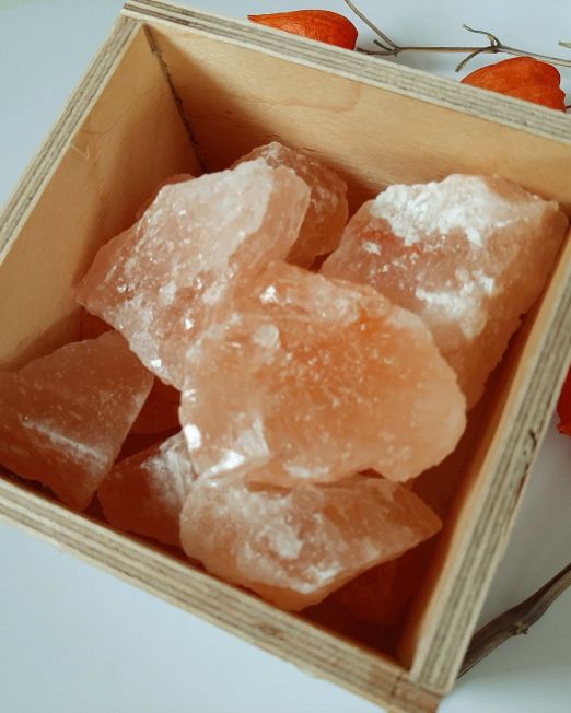 Himaalaja sool suured kristallid koos kastiga