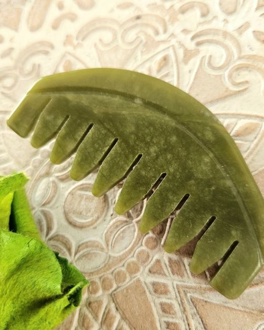 Gua sha kristallist kamm tumeroheline jaad