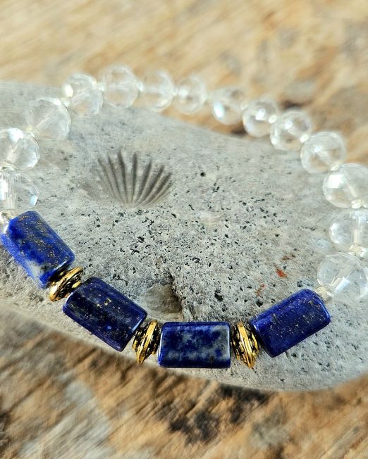 Käevõru lasuriit ehk Lapis Lazuli mäekristalliga