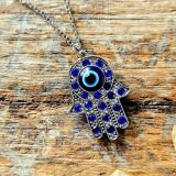 Kaelaehe siniste kivikestega Hamsa käsi