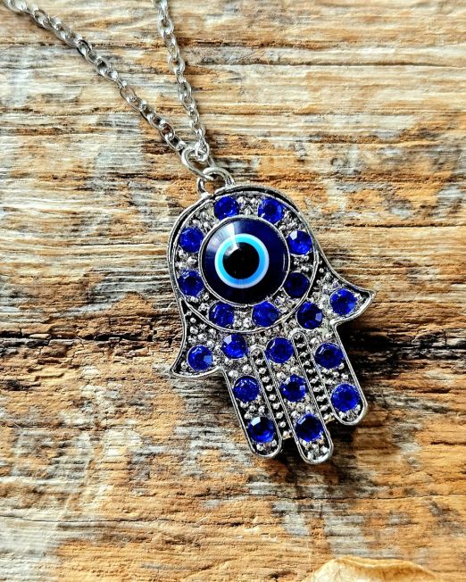 Kaelaehe siniste kivikestega Hamsa käsi
