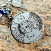 Võtmehoidja koos manuaalse kalendriga 50-neks aastaks