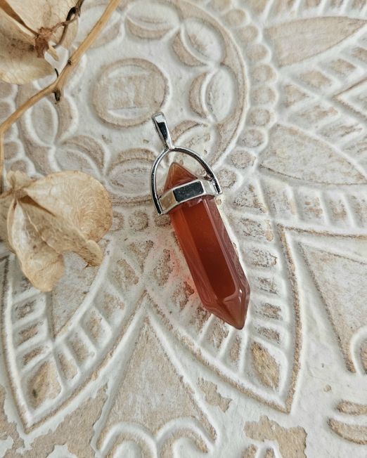 Karneool kahe tipuga ripats