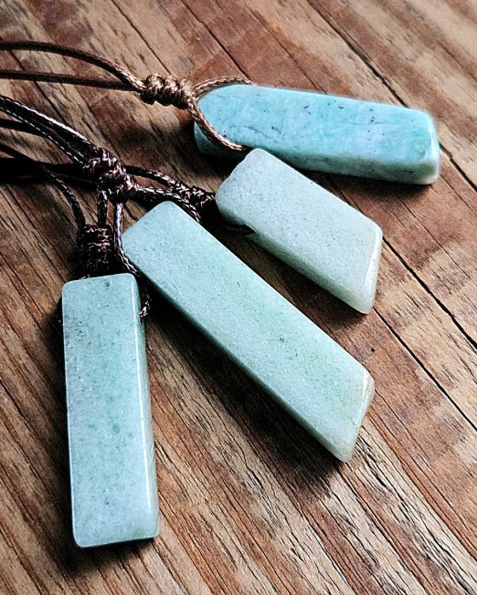 Amasoniit piklik ripats nahkpaelaga