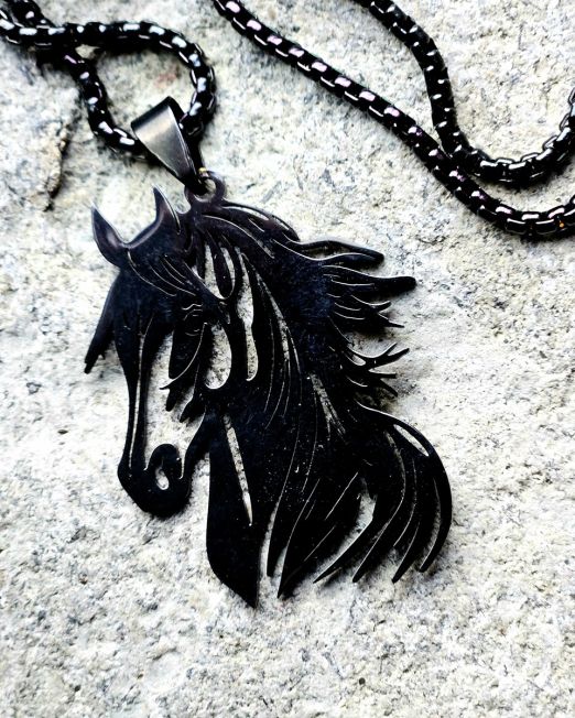 Hobusepeaga kaelaehe ketiga must