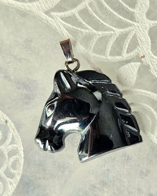 Hematiit ripats Hobune