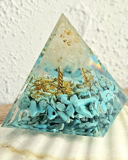 Orgoniit väe püramiid türkiis elupuu