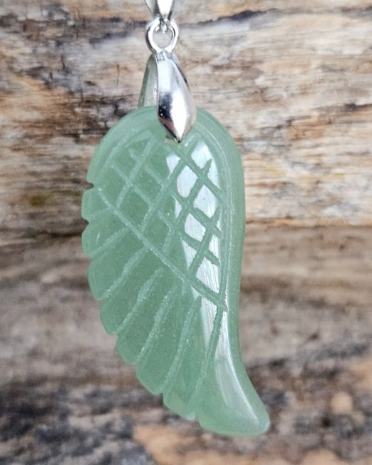 Roheline aventuriin inglitiivakujuline ripats