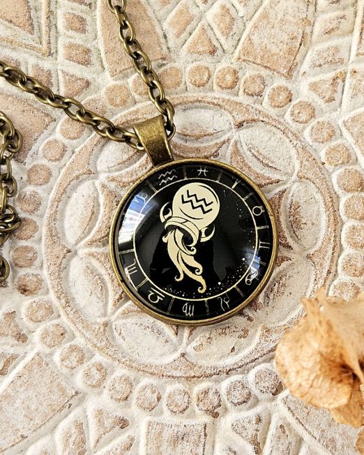 Veevalaja sodiaagi medaljon kaelaehe pronks