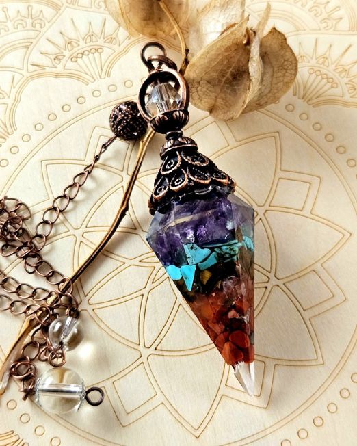 Tšakra kristallidega pendel pronksikarva ketiga