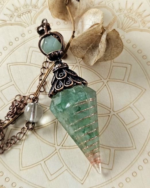 Roheline aventuriin pendel pronksikarva ketiga