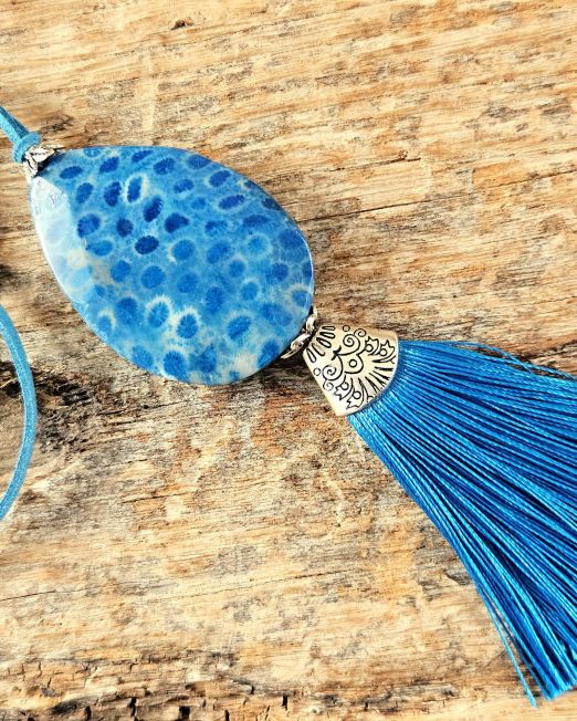 Boho-kaelaehe sinine fossiilkorall